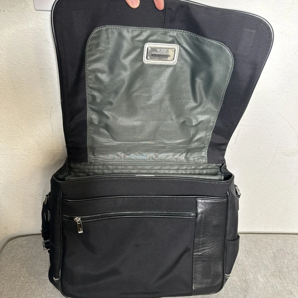 TUMI LXT Imagination Messenger Laptop Bag Black Nylon Leather Expandable 23671D